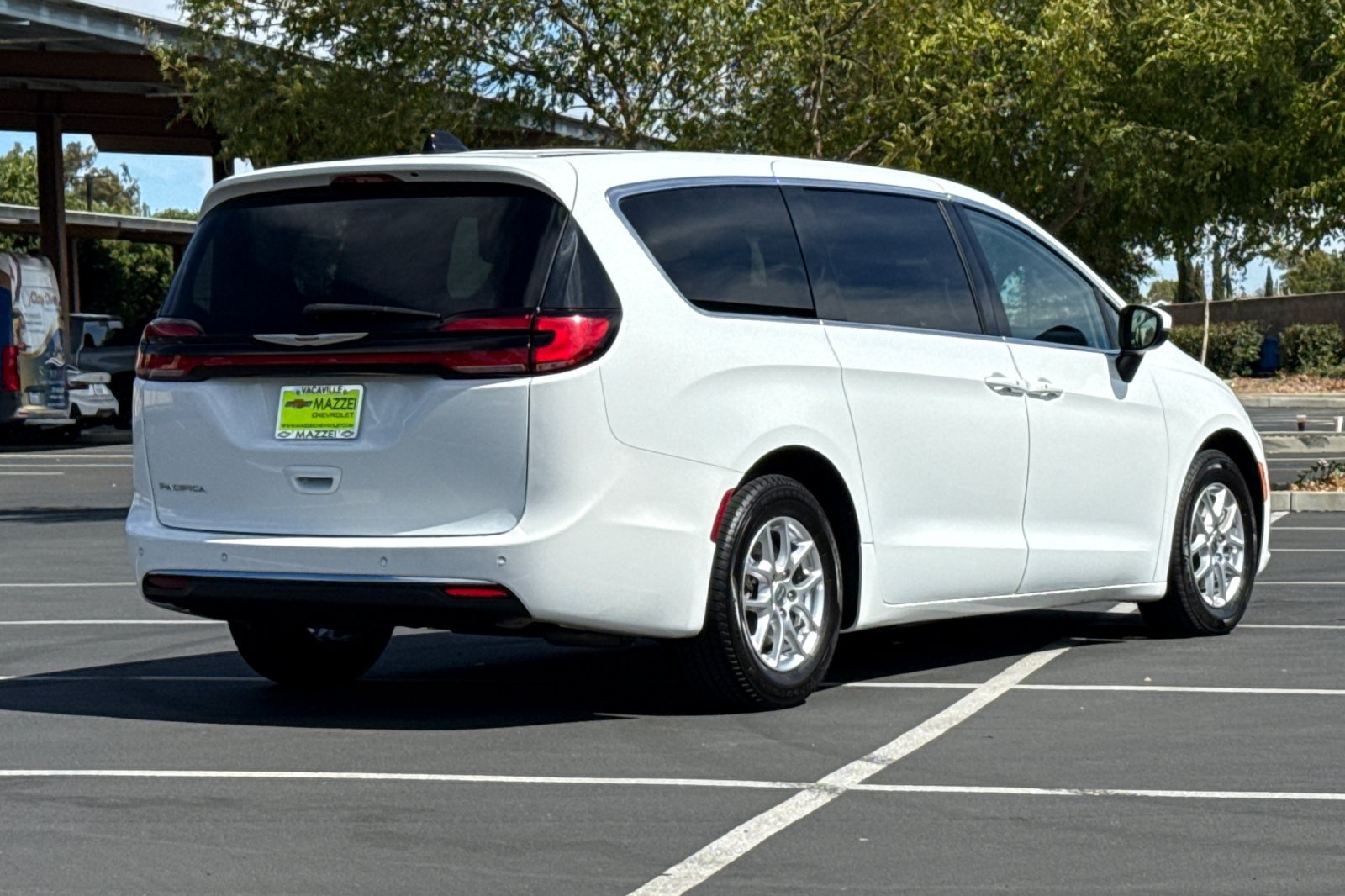 Used 2023 Chrysler Pacifica Touring-L FWD image 11