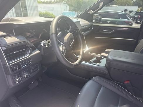Used 2025 GMC Yukon Elevation AWD/4WD image 38