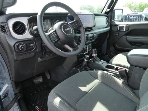 Used 2025 Jeep Wrangler Unlimited Sport AWD/4WD image 22