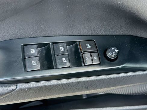 Used 2020 Toyota Camry SE w/ Convenience Package FWD image 21