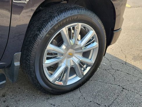 Used 2022 Chevrolet Silverado 1500 High Country w/ High Country Premium Package AWD/4WD image 7