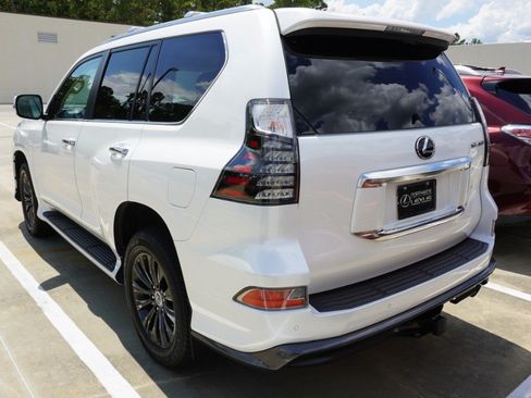 Used 2023 Lexus GX 460 Luxury w/ Sport Design Package AWD/4WD image 7