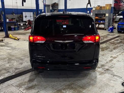 Used 2024 Chrysler Voyager LX image 4