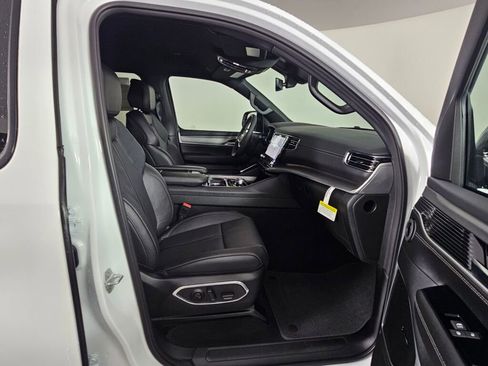 New 2026 Jeep Grand Wagoneer L 4WD w/ HD Trailer Tow Package image 39