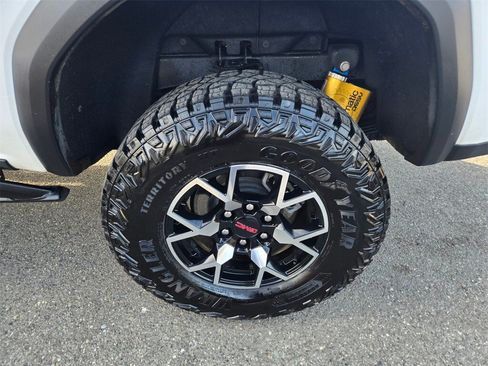 Used 2024 GMC Canyon AT4X image 9