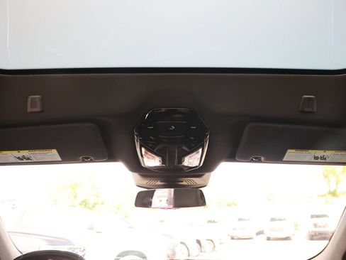 Used 2025 BMW iX xDrive50 AWD/4WD image 32