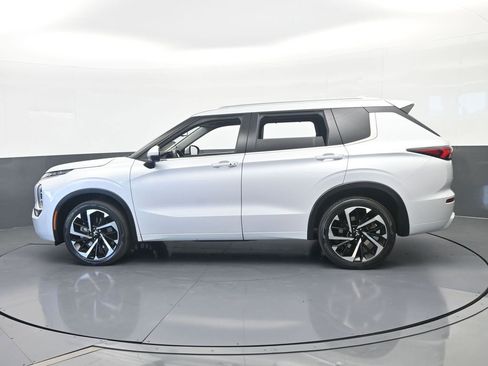 Used 2024 Mitsubishi Outlander SEL FWD image 3