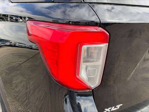 Used 2022 Ford Explorer XLT RWD image 28