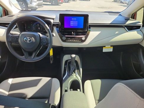 Used 2026 Toyota Corolla LE image 2