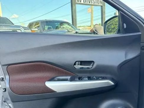 Used 2020 Nissan Kicks SR FWD image 20