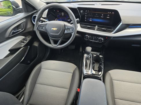 Used 2024 Chevrolet Trax LT FWD image 27