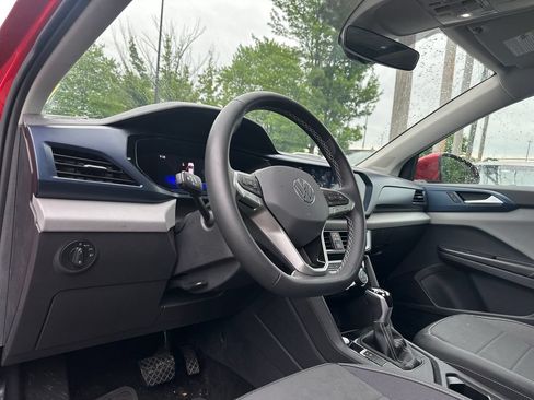 Certified 2023 Volkswagen Taos SE w/ Panoramic Sunroof Package FWD image 11