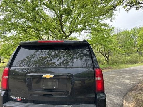 Used 2019 Chevrolet Suburban LT image 12