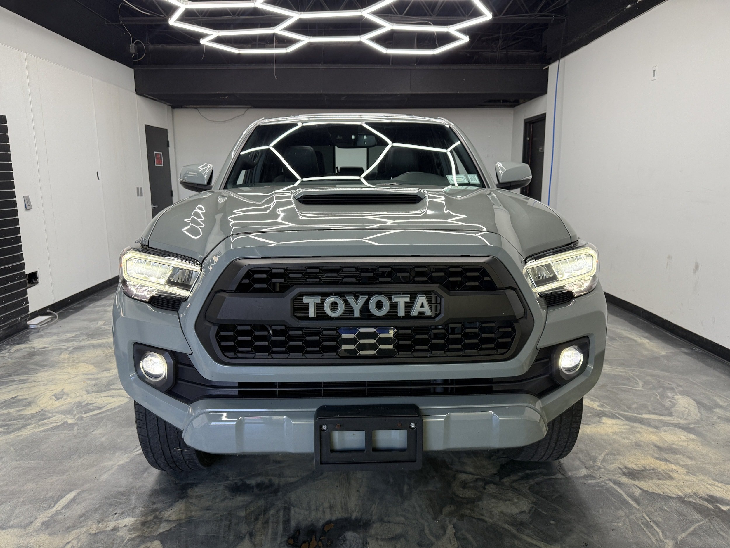 Used 2023 Toyota Tacoma TRD Sport w/ TRD Premium Sport Package AWD/4WD image 6