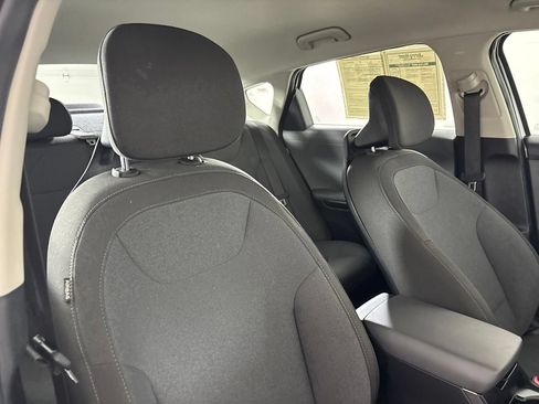 Used 2025 Kia K4 FWD image 28
