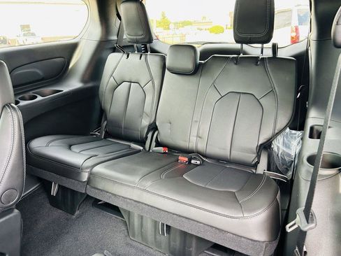 New 2026 Chrysler Voyager LX image 28