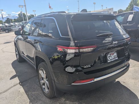 Used 2022 Jeep Grand Cherokee Limited w/ Luxury Tech Group II AWD/4WD image 8