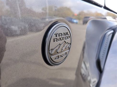 Used 2024 Jeep Gladiator Sport image 8