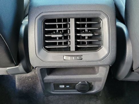 Used 2023 Volkswagen Tiguan SE FWD image 12
