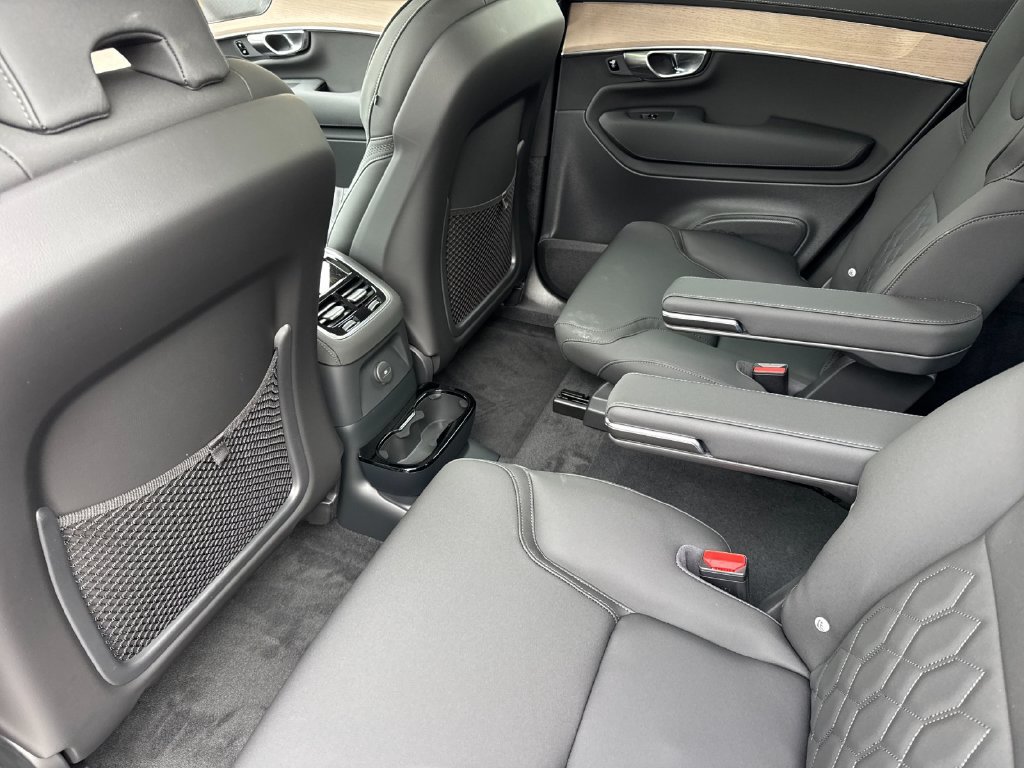New 2026 Volvo XC90 T8 Plus w/ Protection Package AWD/4WD image 11
