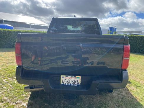 Used 2025 Toyota Tacoma SR5 AWD/4WD image 6