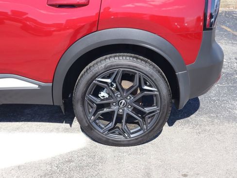 Used 2025 Nissan Kicks SR image 9