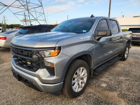 Used 2025 Chevrolet Silverado 1500 Custom RWD image 3