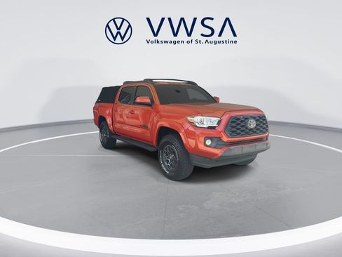 Used 2018 Toyota Tacoma SR5 RWD image 2