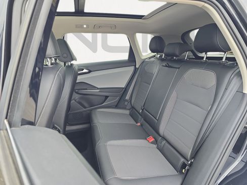 Certified 2022 Volkswagen Taos SE image 20