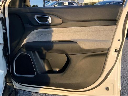 Used 2024 Jeep Compass Latitude image 22