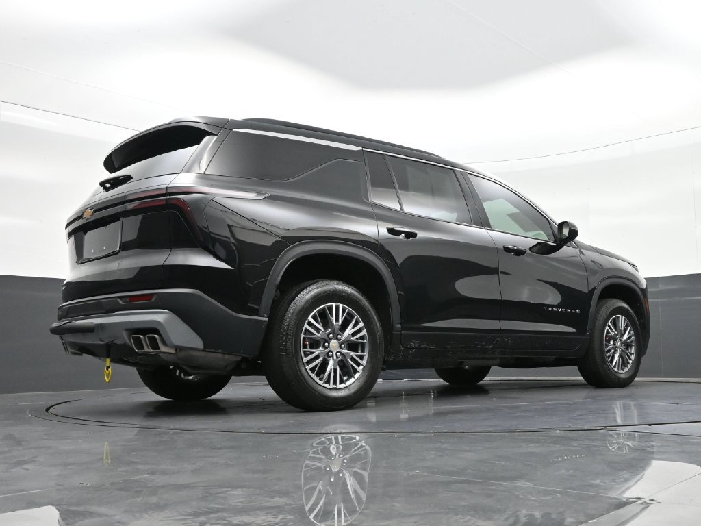 Used 2025 Chevrolet Traverse LT FWD image 29