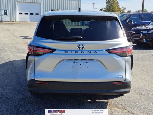 Used 2021 Toyota Sienna XLE image 23