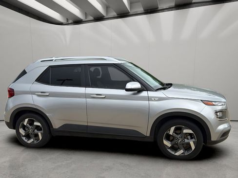 Used 2023 Hyundai Venue SEL w/ Cargo Package image 6