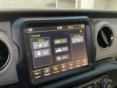 Used 2023 Jeep Gladiator Overland AWD/4WD image 24