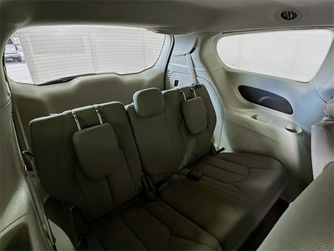 Used 2020 Chrysler Voyager LX image 25