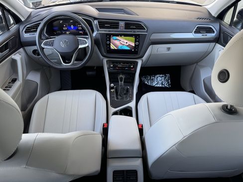 Used 2023 Volkswagen Tiguan SE w/ Panoramic Sunroof Package FWD image 34