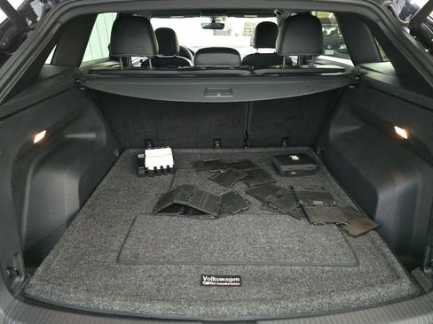 Used 2022 Volkswagen Atlas Cross Sport SE w/ Black Wheel Package AWD/4WD image 11