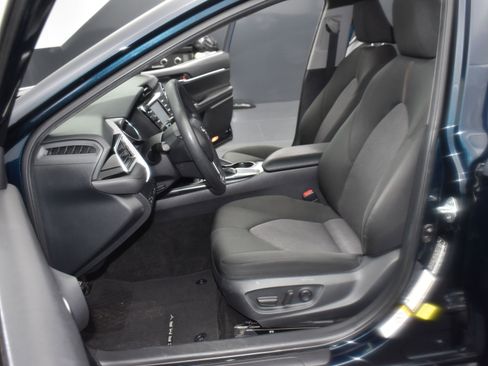 Used 2018 Toyota Camry LE image 23