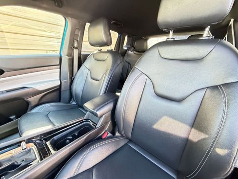 Used 2025 Jeep Compass Limited image 36