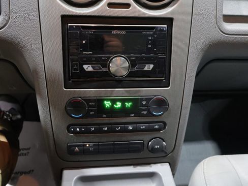 Used 2006 Ford Freestyle SEL image 25