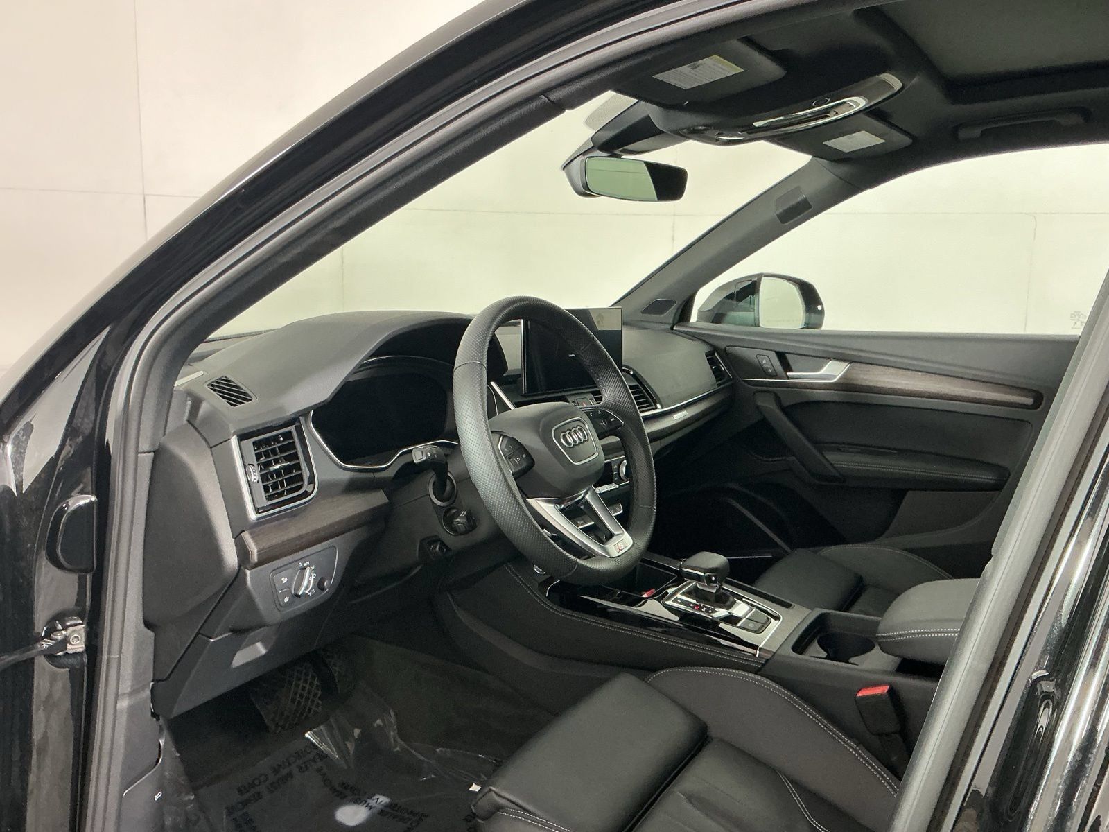 Used 2025 Audi Q5 e Premium Plus w/ Premium Plus Package AWD/4WD image 10