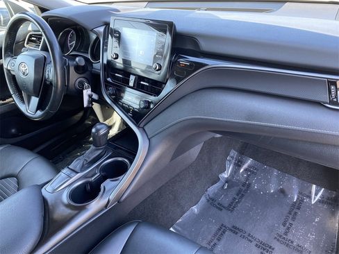 Used 2023 Toyota Camry SE image 8