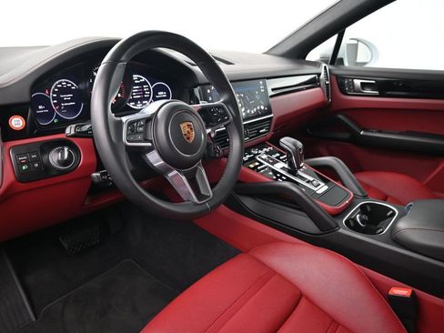 Certified 2023 Porsche Cayenne Coupe AWD/4WD image 4