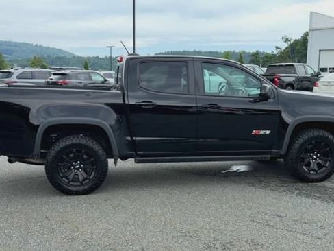 Used 2021 Chevrolet Colorado Z71 w/ Z71 Midnight Edition AWD/4WD image 9