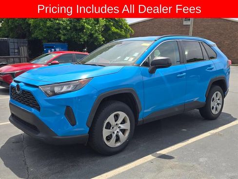 Used 2020 Toyota RAV4 LE FWD image 3