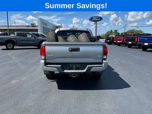 Used 2018 Toyota Tacoma SR5 AWD/4WD image 6