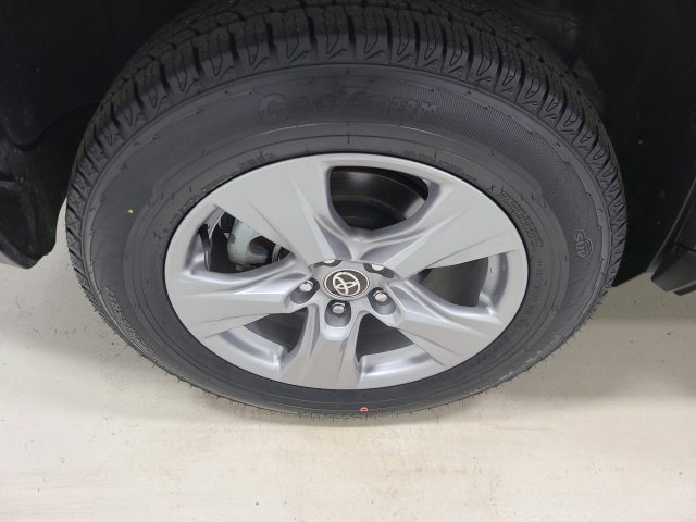 Certified 2022 Toyota RAV4 XLE w/ Carpet Mat Package (TMS) AWD/4WD image 35
