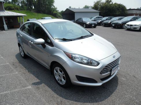 Used 2014 Ford Fiesta SE FWD image 8