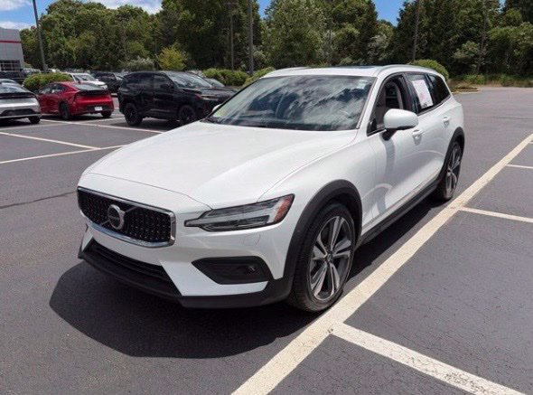 Used 2025 Volvo V60 B5 Cross Country Plus AWD/4WD image 2