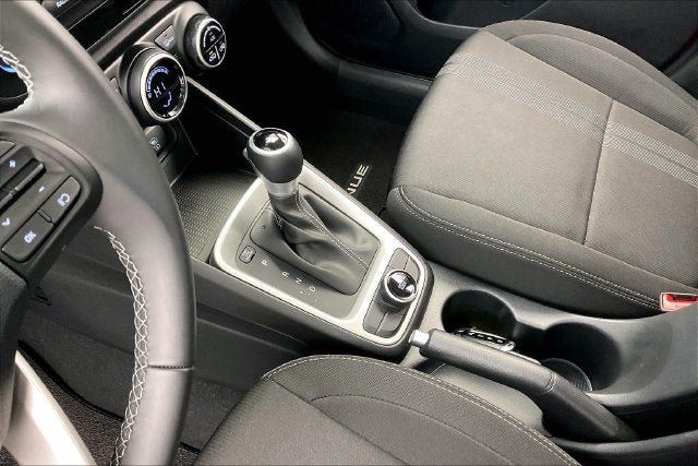 Used 2025 Hyundai Venue SEL FWD image 16